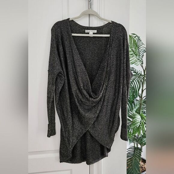 Kaisely Gold Metallic Thread / Black Twist Front Sweater - Picture 2 of 4